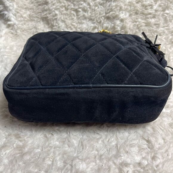 Vintage L.J.Simone Navy Blue quilted Suede crossbody bag gold tone chain accent. - Picture 8 of 12